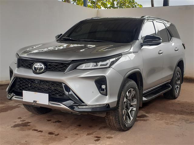 TOYOTA Hilux SW4 Diamond 2.8 TB 4x4 Die. Aut.