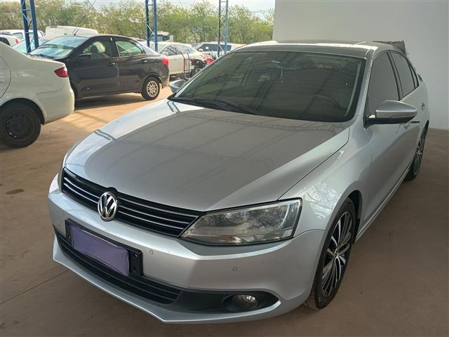 VW-VOLKSWAGEN JETTA Comfortline 2.0 T.Flex 8V 4p Tipt.